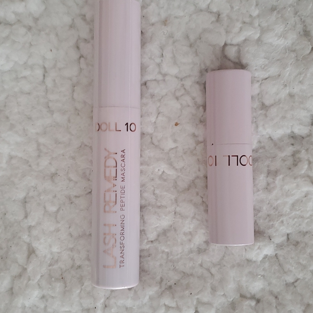 Doll 10 mascara and lipstick